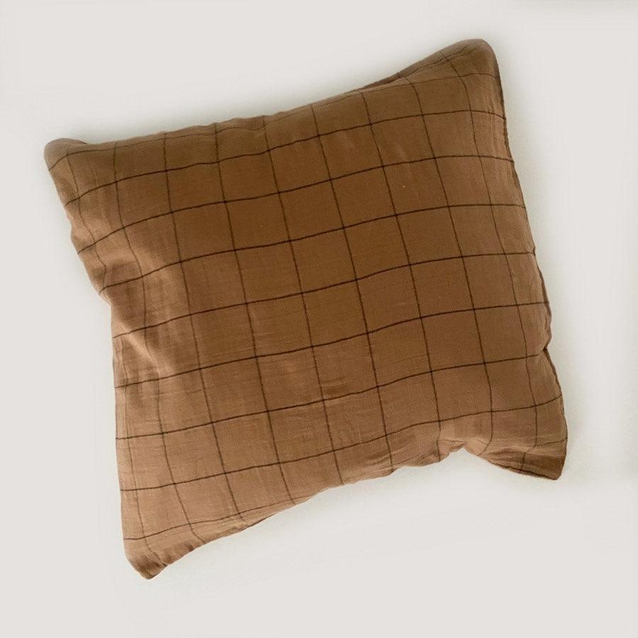 Pudebetræk - Ternet bomuldsgaze - Camel - 60x60 - Stay inn